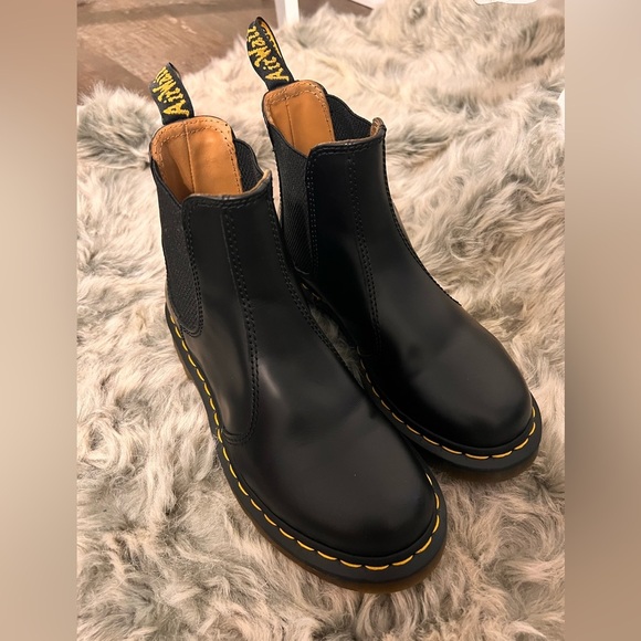 NWOB Dr. Martens Men’s  Chelsea Boots - Picture 2 of 9
